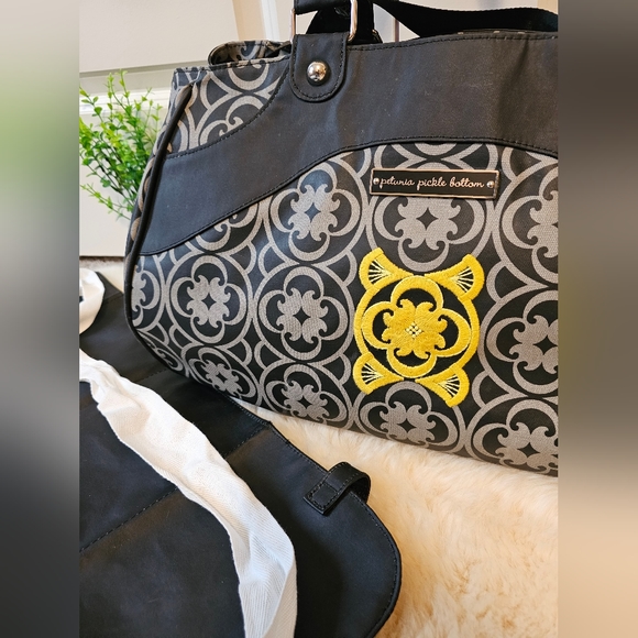 Petunia Pickle Bottom Wistful Weekender Casbah Nights Diaper Travel Bag - Picture 2 of 5
